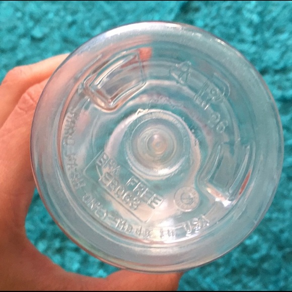 Planet Fitness transparent sports bottle - Picture 4 of 7